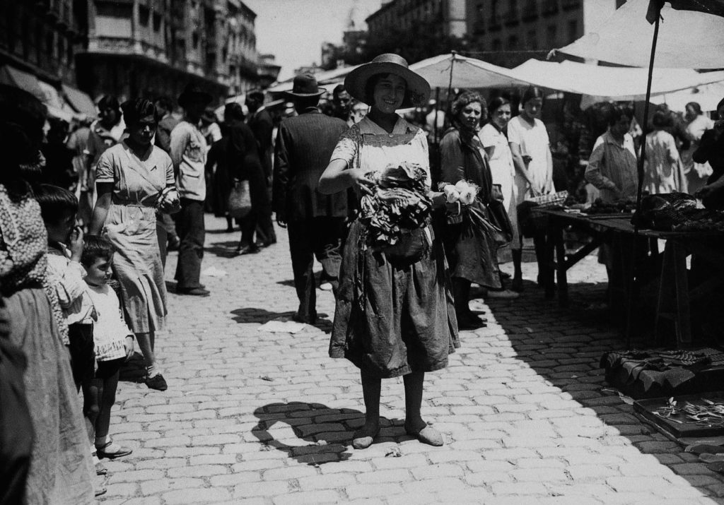 Venddora en El Rastro, 1933. Madrid 