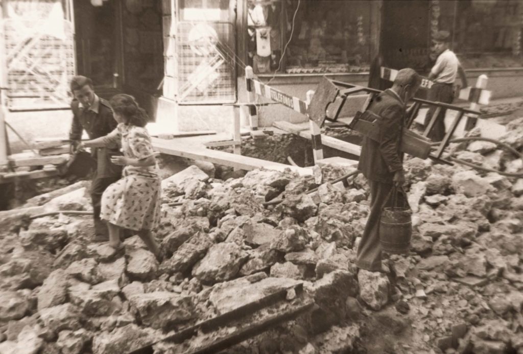 Obras en la calle Montera en 1948